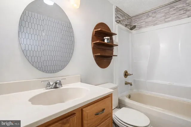 $425,000 | 7467 Lone Star Road, Lorton, VA 22079