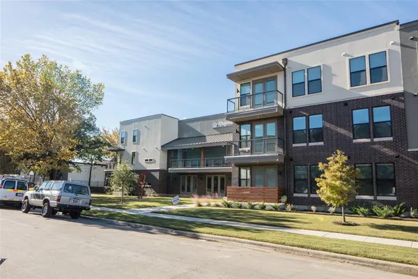 $1,801 | 2103 Moser Avenue, Unit 206, Dallas, TX 75206