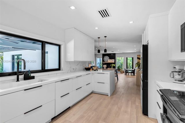 $3,300,000 | 13400 Southwest 70th Avenue, Pinecrest, FL 33156