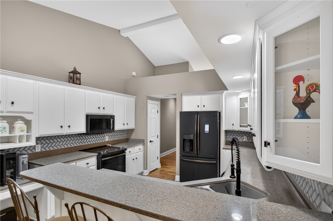 136 Loran Pointe Circle Seneca, SC 29672 - Photo 7 of 50 Culinary adventures await in this kitchen, boasting vaulted ceilings and a practical breakfast bar.