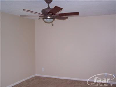 5267 Deland Road Flushing, MI 48433 - Photo 5 of 15 20192289-4.JPG