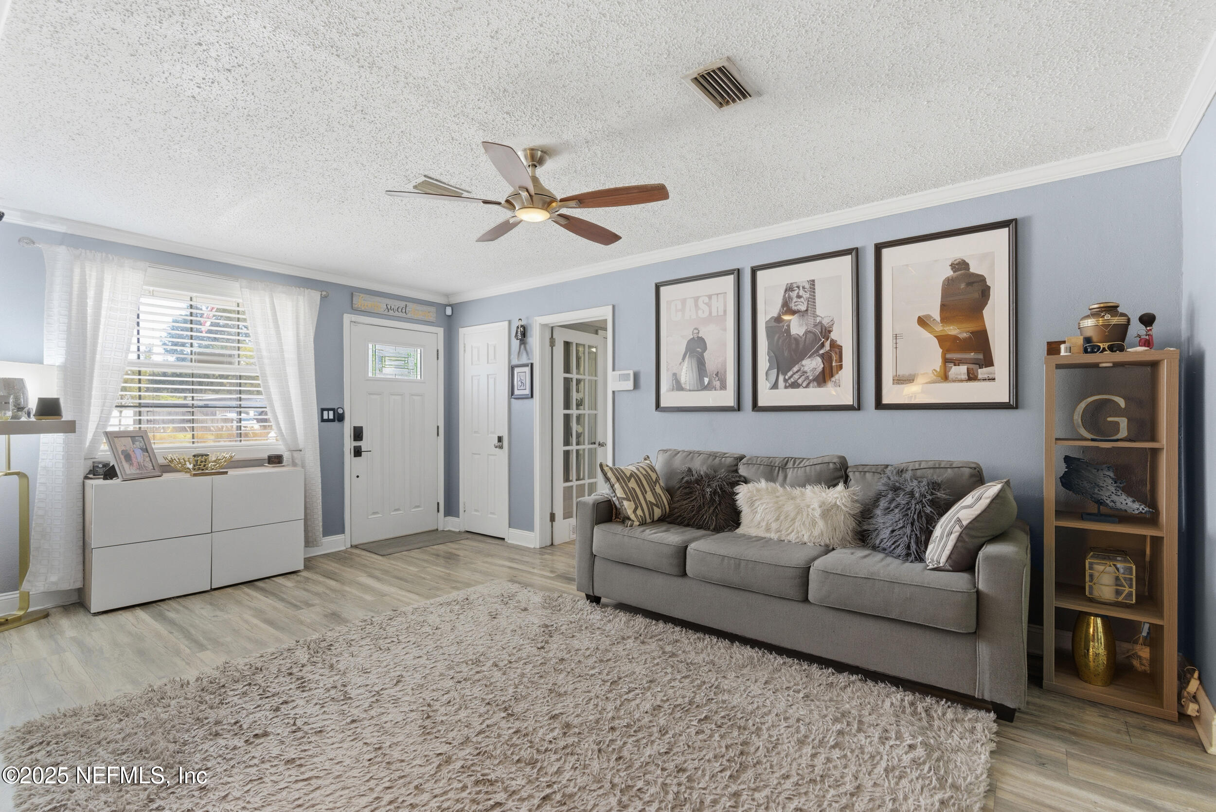 1020 Glynlea Road Jacksonville, FL 32216 - Photo 10 of 44 Living Room