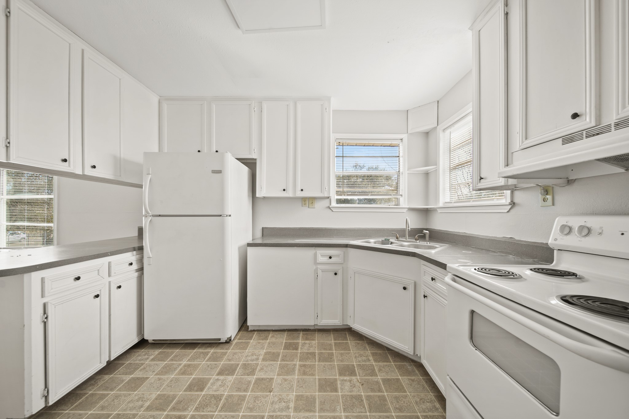 7357 Brace Street Houston, TX 77061 - Photo 8 of 13