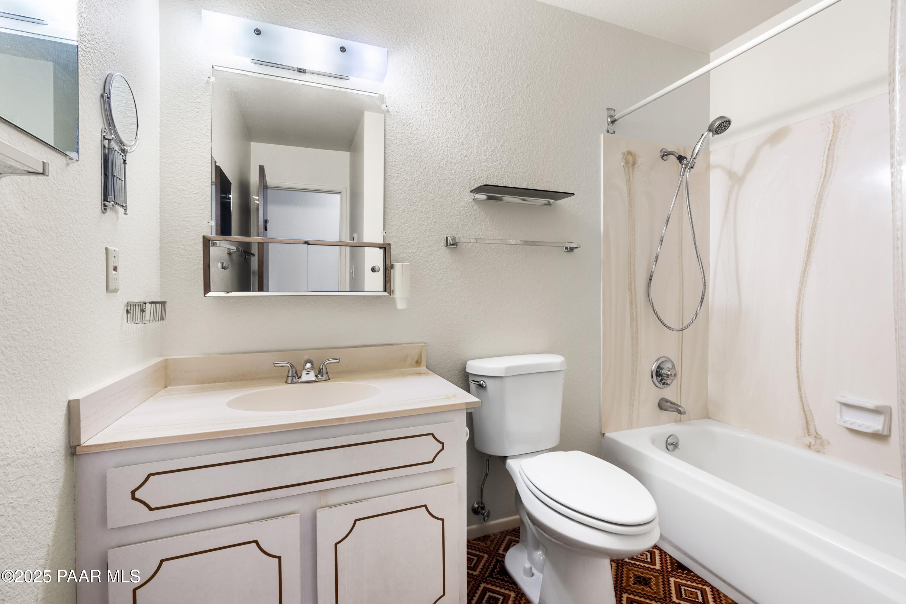 2198 Tonto Ridge Road Prescott, AZ 86305 - Photo 16 of 31 016_Main Bathroom