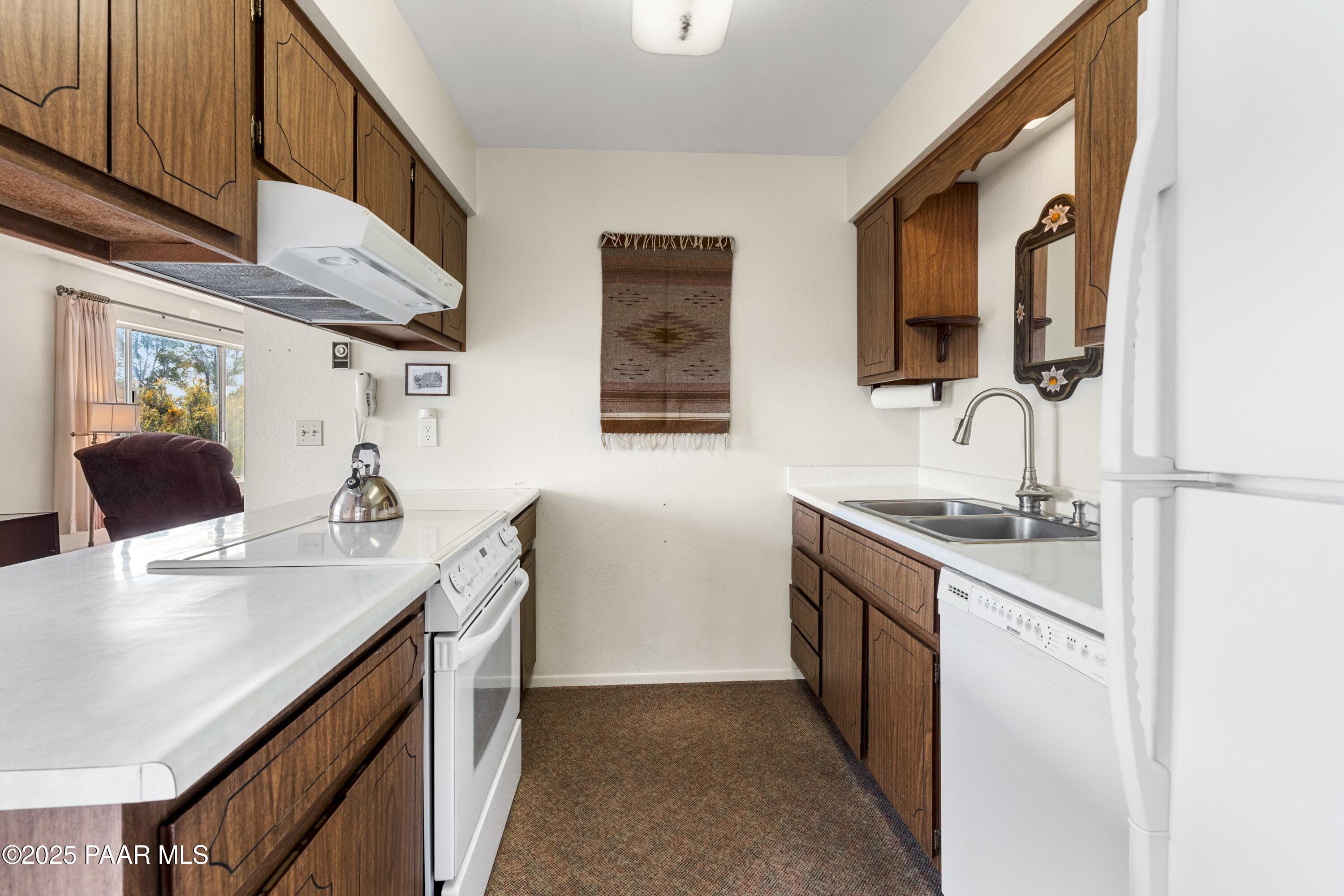 2198 Tonto Ridge Road Prescott, AZ 86305 - Photo 10 of 31 011_Kitchen