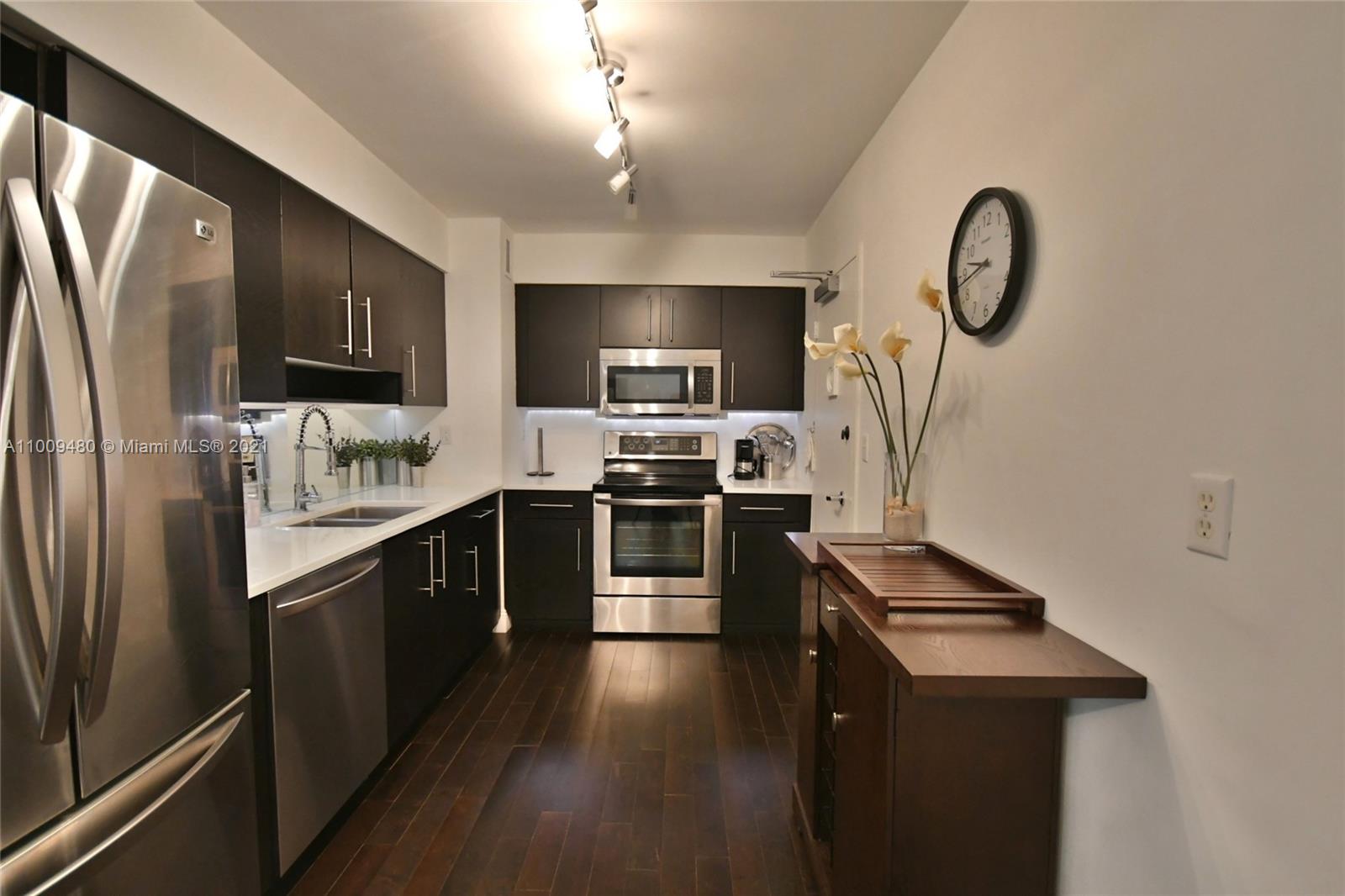 9195 Collins Avenue, Unit 811 Surfside, FL 33154 - Photo 14 of 31