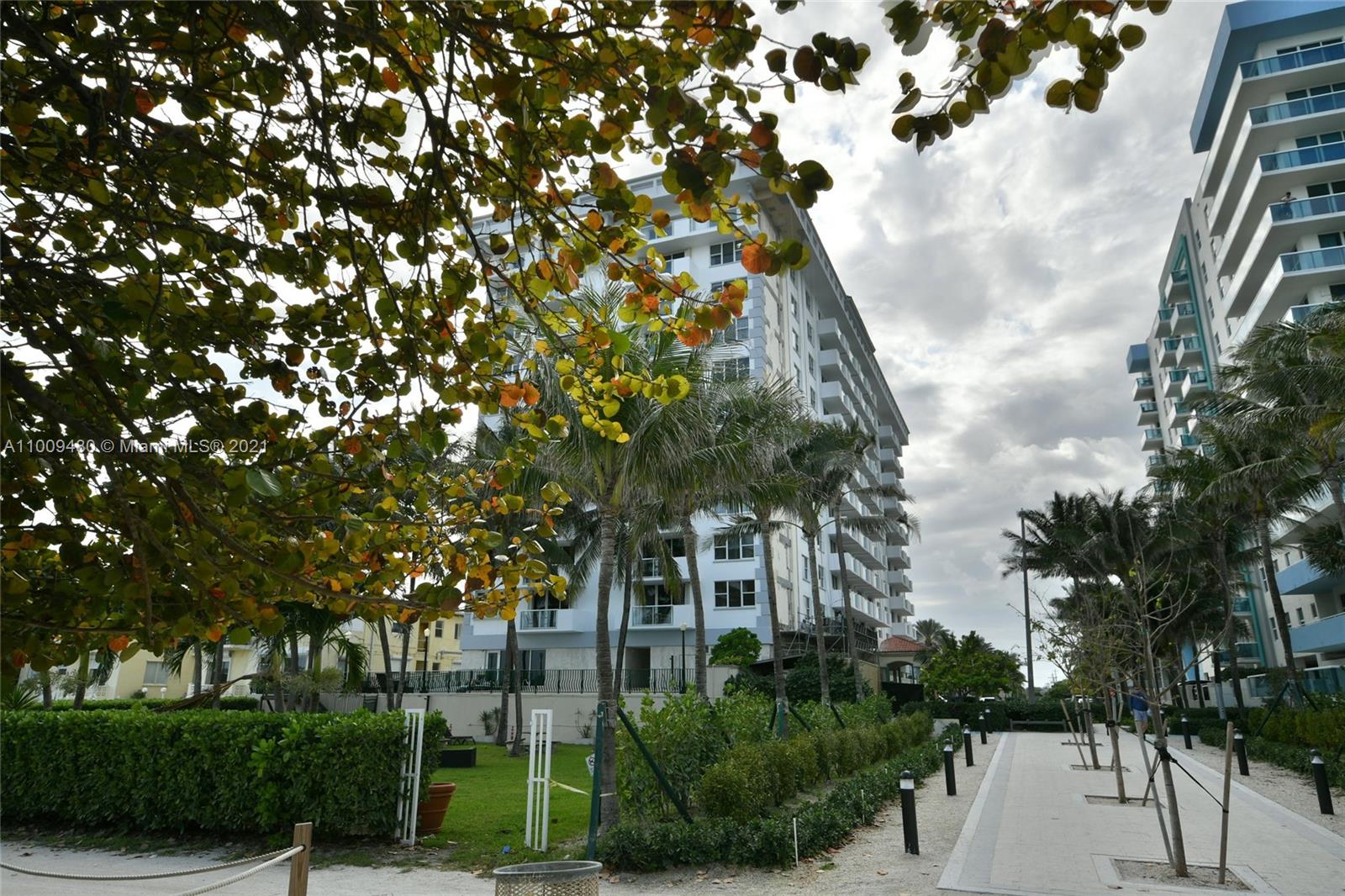 9195 Collins Avenue, Unit 811 Surfside, FL 33154 - Photo 29 of 31