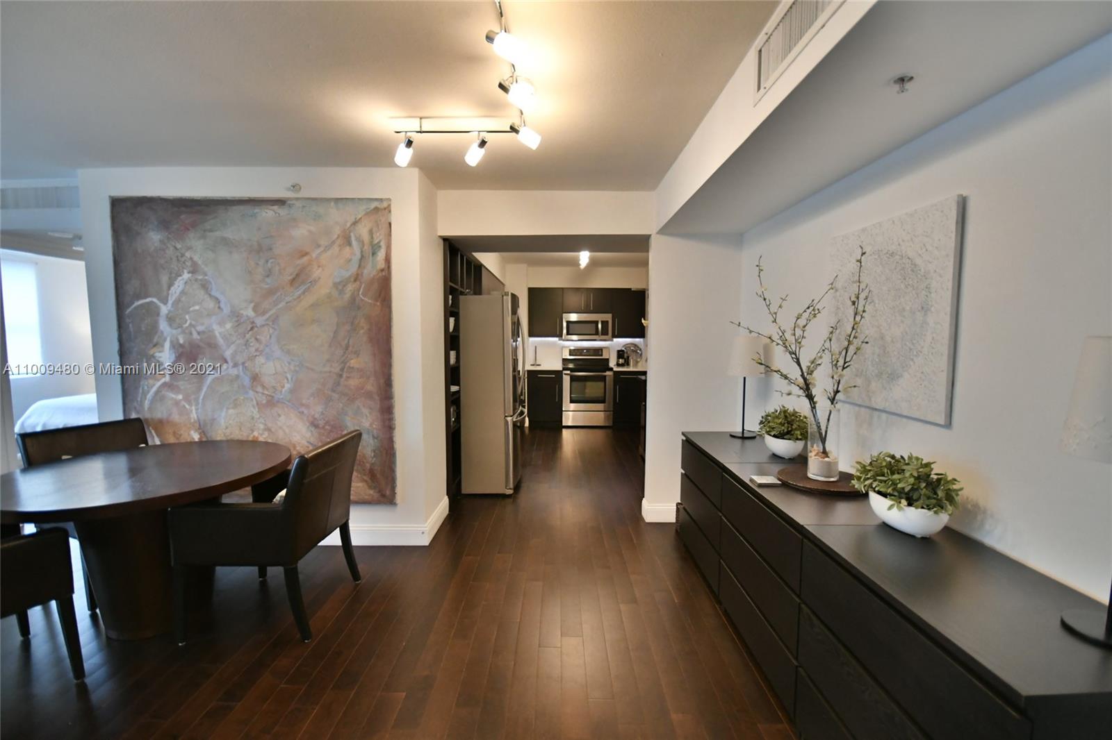 9195 Collins Avenue, Unit 811 Surfside, FL 33154 - Photo 8 of 31