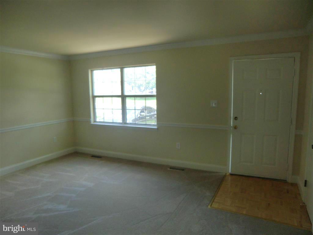 24126 Welsh Road Gaithersburg, MD 20882 - Photo 2 of 30 Living Room