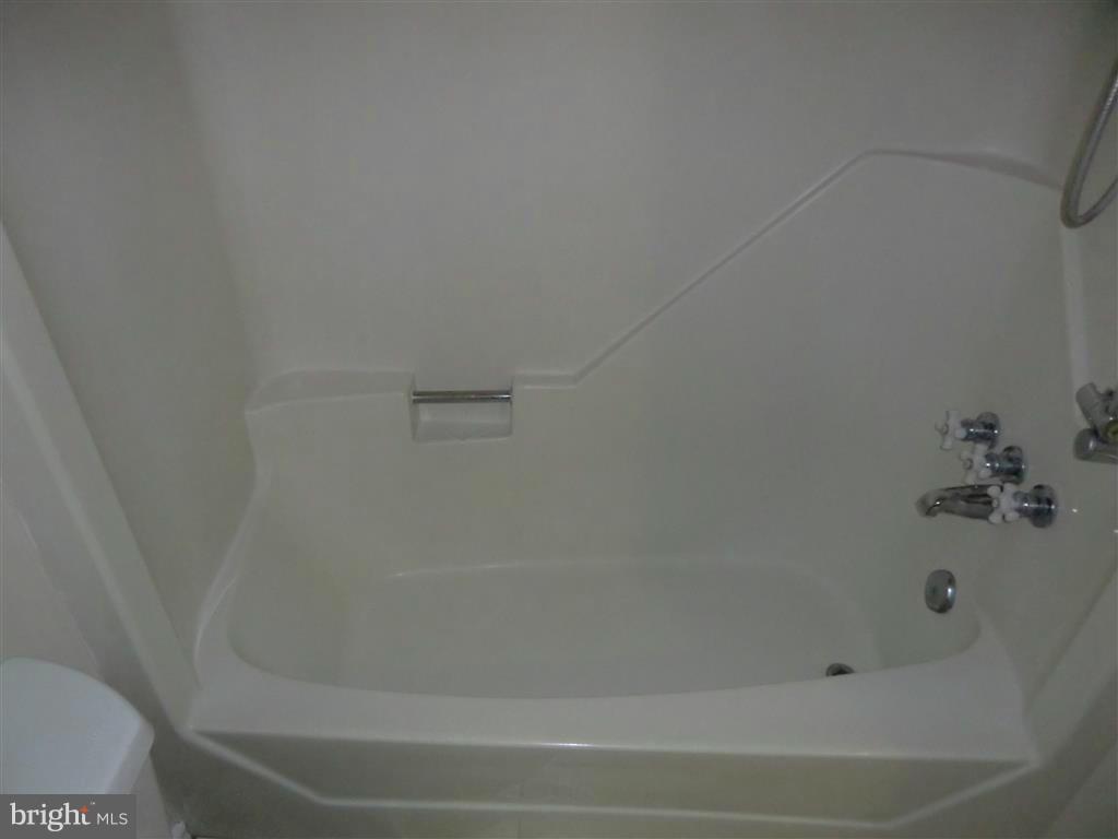 24126 Welsh Road Gaithersburg, MD 20882 - Photo 17 of 30 Bath