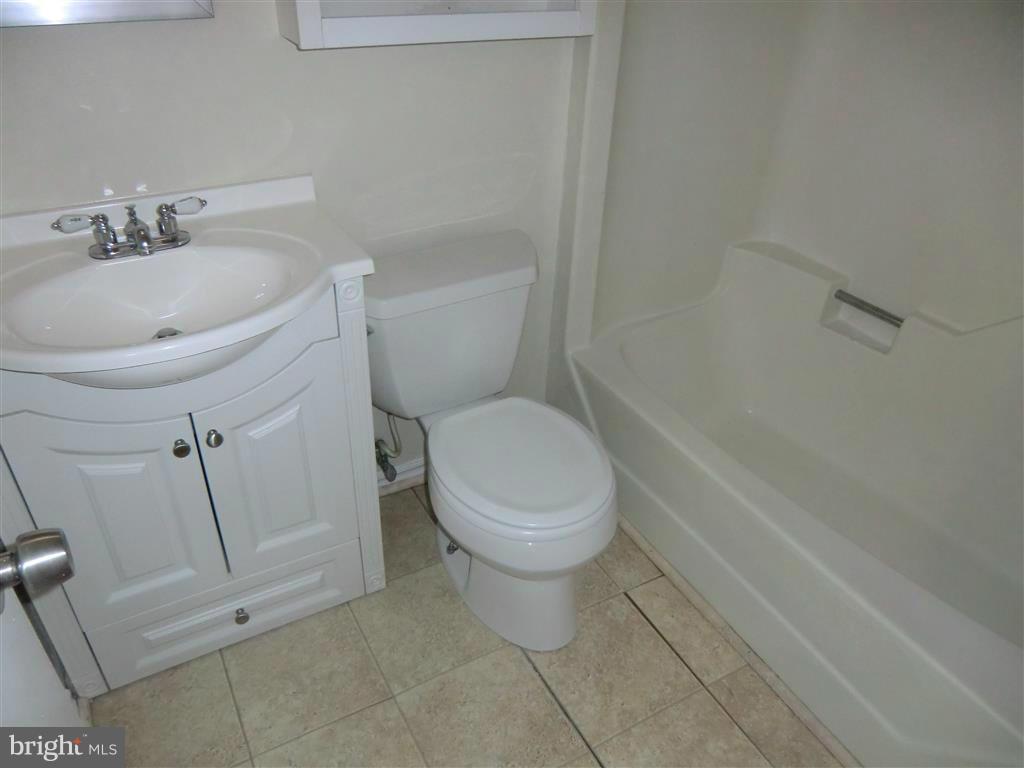 24126 Welsh Road Gaithersburg, MD 20882 - Photo 18 of 30 Bath