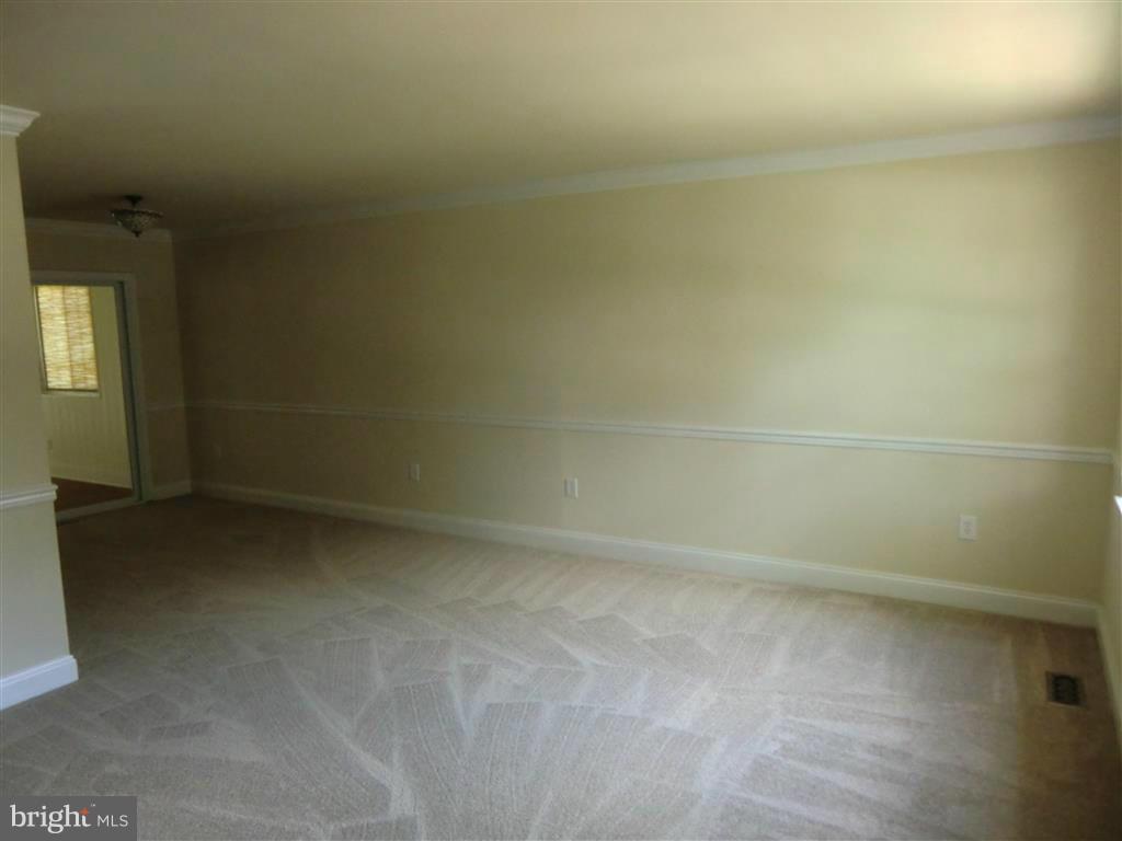 24126 Welsh Road Gaithersburg, MD 20882 - Photo 5 of 30 Living Room