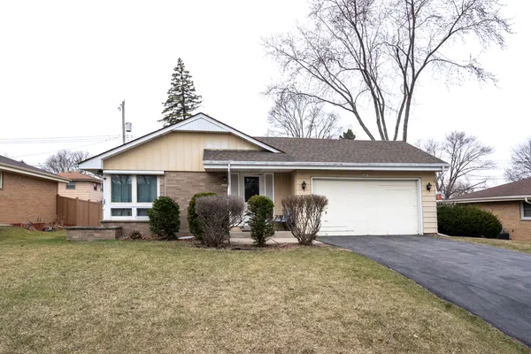 $300,000 | 4641 North 109th Street, Wauwatosa, WI 53225