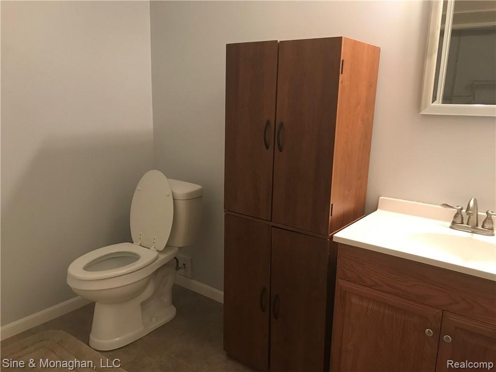 3978 Ravenswood Road Port Huron, MI 48060 - Photo 17 of 23 17.jpg
