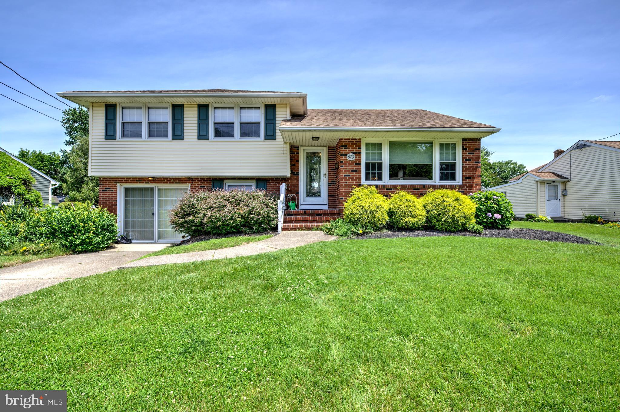 573 Cornell Road Burlington, NJ 08016 - Photo 3 of 29 Front Exterior