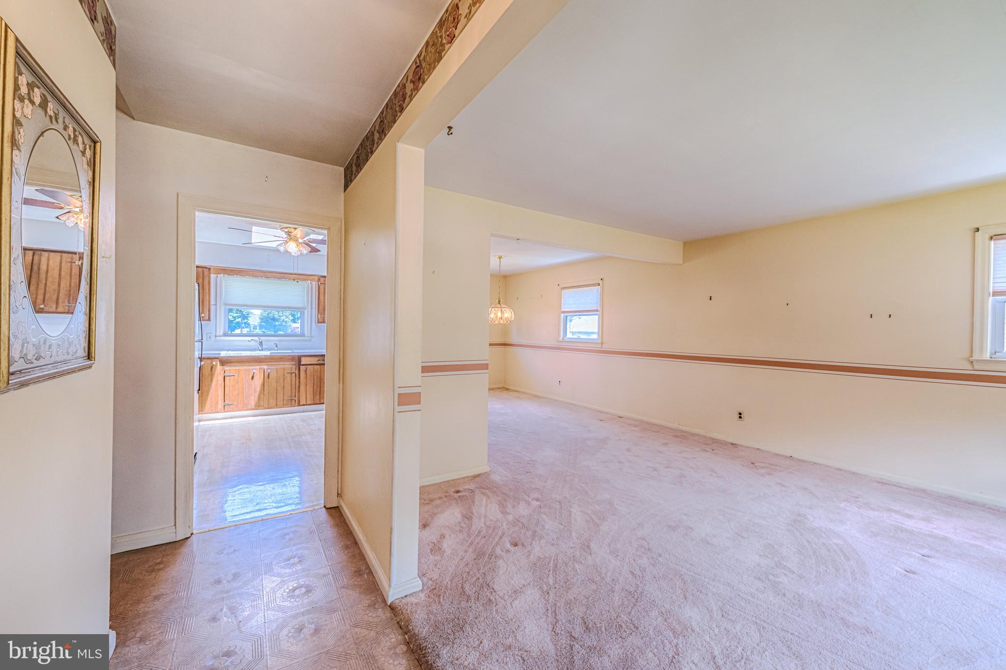 573 Cornell Road Burlington, NJ 08016 - Photo 5 of 29 Foyer