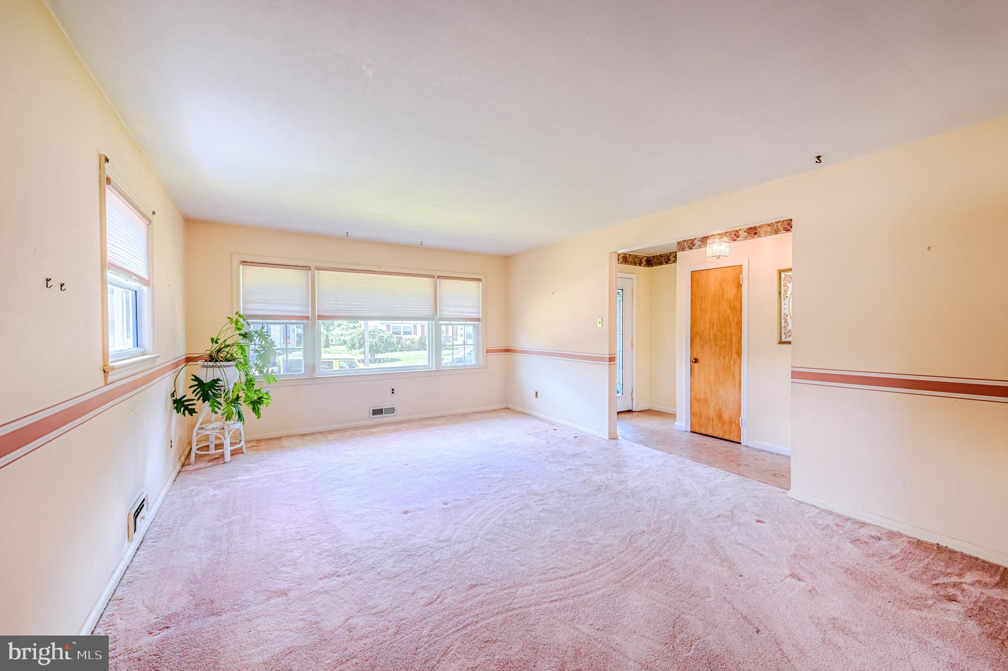 573 Cornell Road Burlington, NJ 08016 - Photo 7 of 29 Family Room/Dining Room