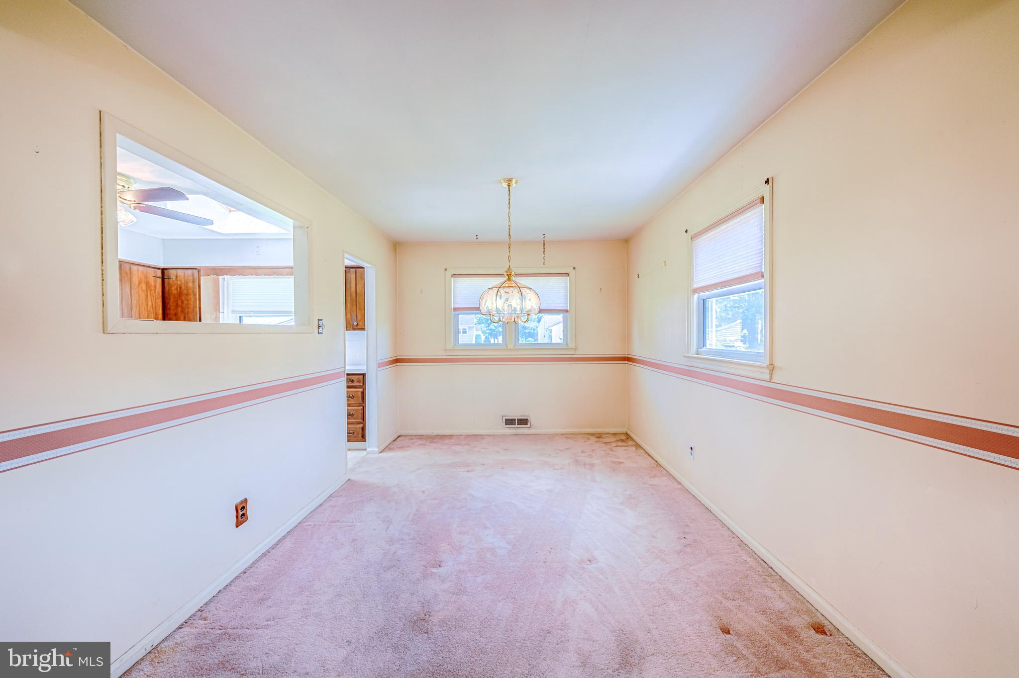 573 Cornell Road Burlington, NJ 08016 - Photo 8 of 29 Family Room/Dining Room