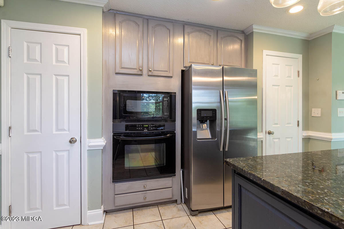 173 Old Ridge Road Macon, GA 31211 - Photo 14 of 37 a kitchen with granite countertop a refrigerator and a sink