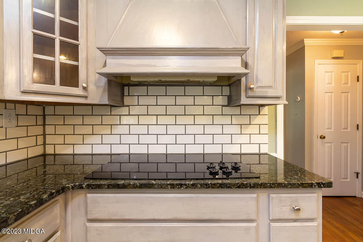 173 Old Ridge Road Macon, GA 31211 - Photo 16 of 37 a view of a stove