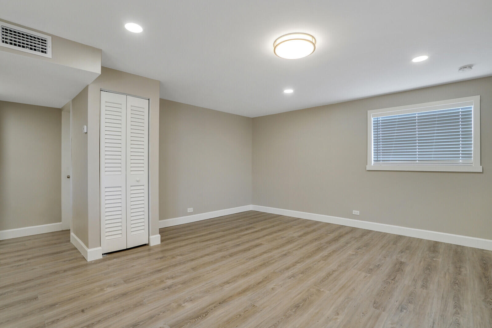 1225 West 10th Street, Unit APARTMENT B Riviera Beach, FL 33404 - Photo 3 of 13 20240801044244465550000000-o