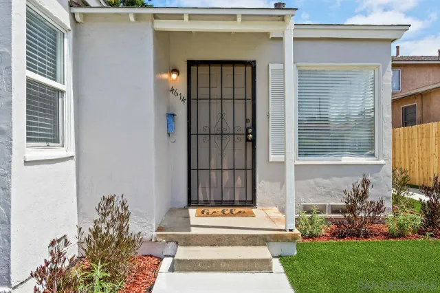 a view of entrance of the house