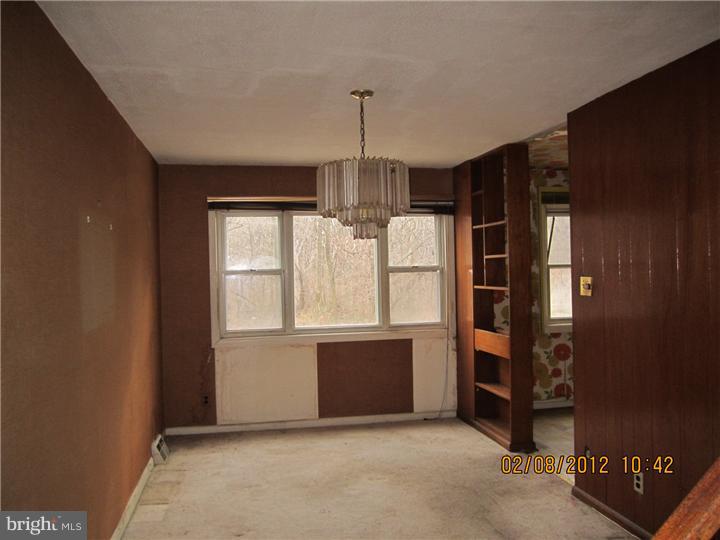 2739 East Country Club Road Philadelphia, PA 19131 - Photo 5 of 9 Dining Room