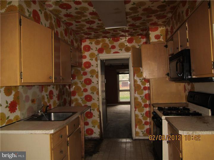 2739 East Country Club Road Philadelphia, PA 19131 - Photo 6 of 9 Kitchen