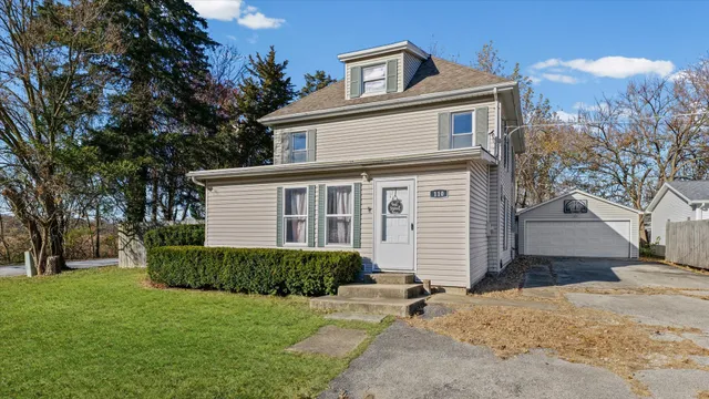 $179,900 | 110 West Warren Street, St. Joseph, IL 61873