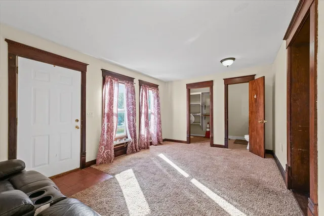 $179,900 | 110 West Warren Street, St. Joseph, IL 61873