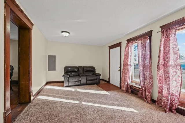 $179,900 | 110 West Warren Street, St. Joseph, IL 61873