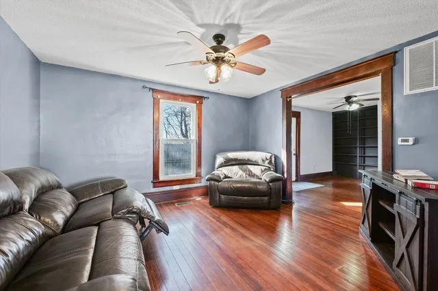 $179,900 | 110 West Warren Street, St. Joseph, IL 61873