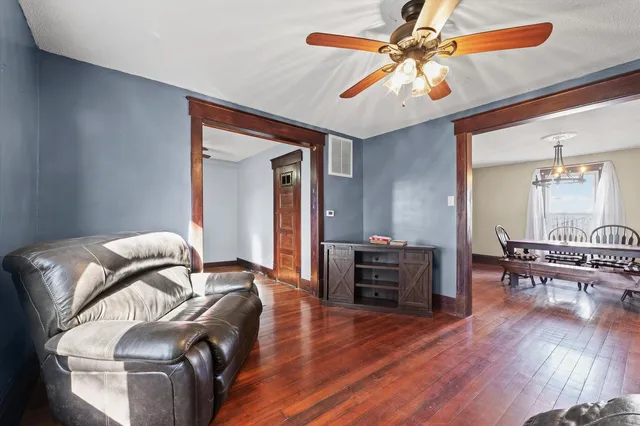 $179,900 | 110 West Warren Street, St. Joseph, IL 61873