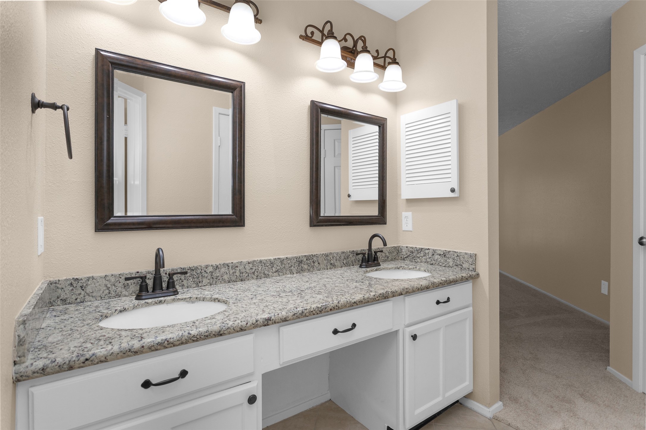 4807 Bridgemont Lane Spring, TX 77388 - Photo 19 of 42 Primary bath with granite counter tops.