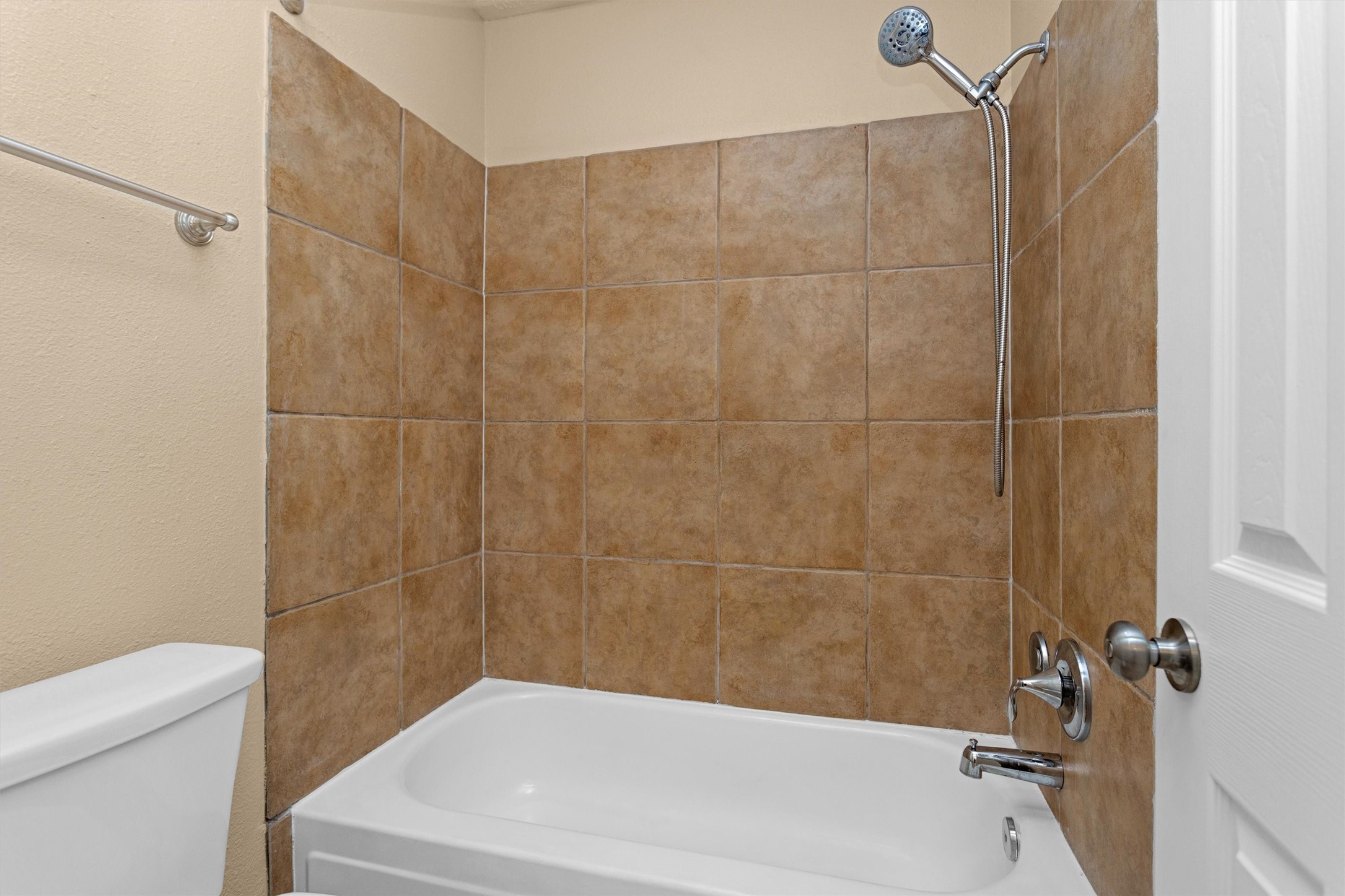 4807 Bridgemont Lane Spring, TX 77388 - Photo 27 of 42 Upgraded tile for tub surround in secondary bathroom.