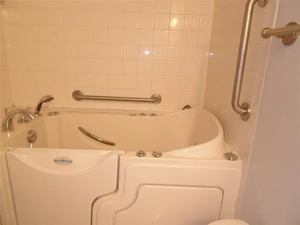 $153,000 | 914 Lake Destiny Road, Unit A, Altamonte Springs, FL 32714