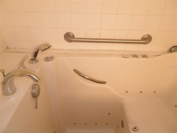 $153,000 | 914 Lake Destiny Road, Unit A, Altamonte Springs, FL 32714