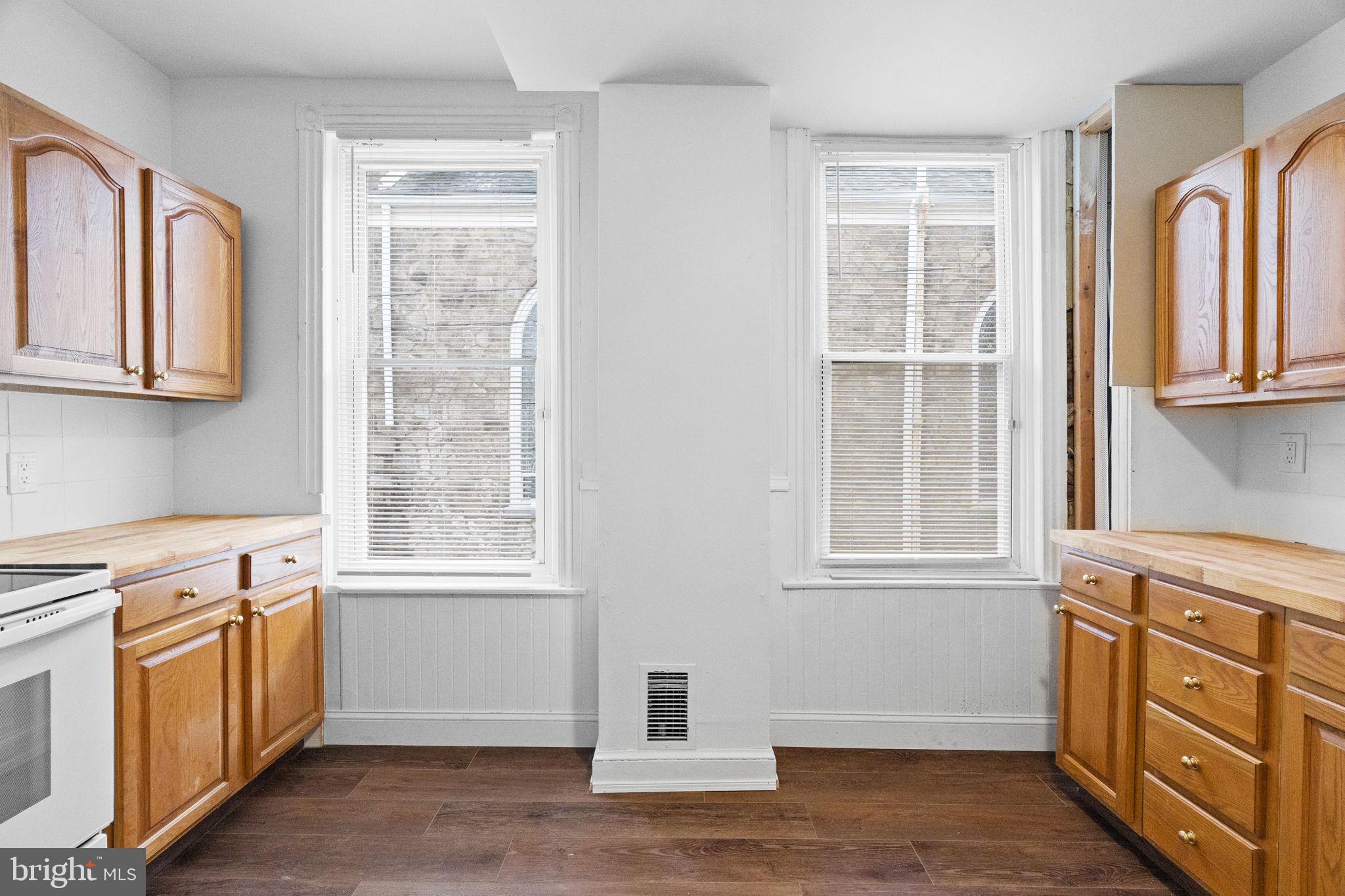 620 George Street Norristown, PA 19401 - Photo 13 of 53 an empty room with windows