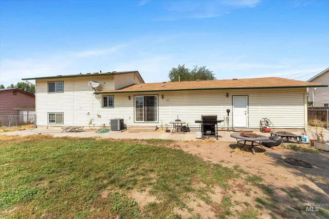 $345,000 | 115 Northwest Wilson Circle, Mountain Home, ID 83647