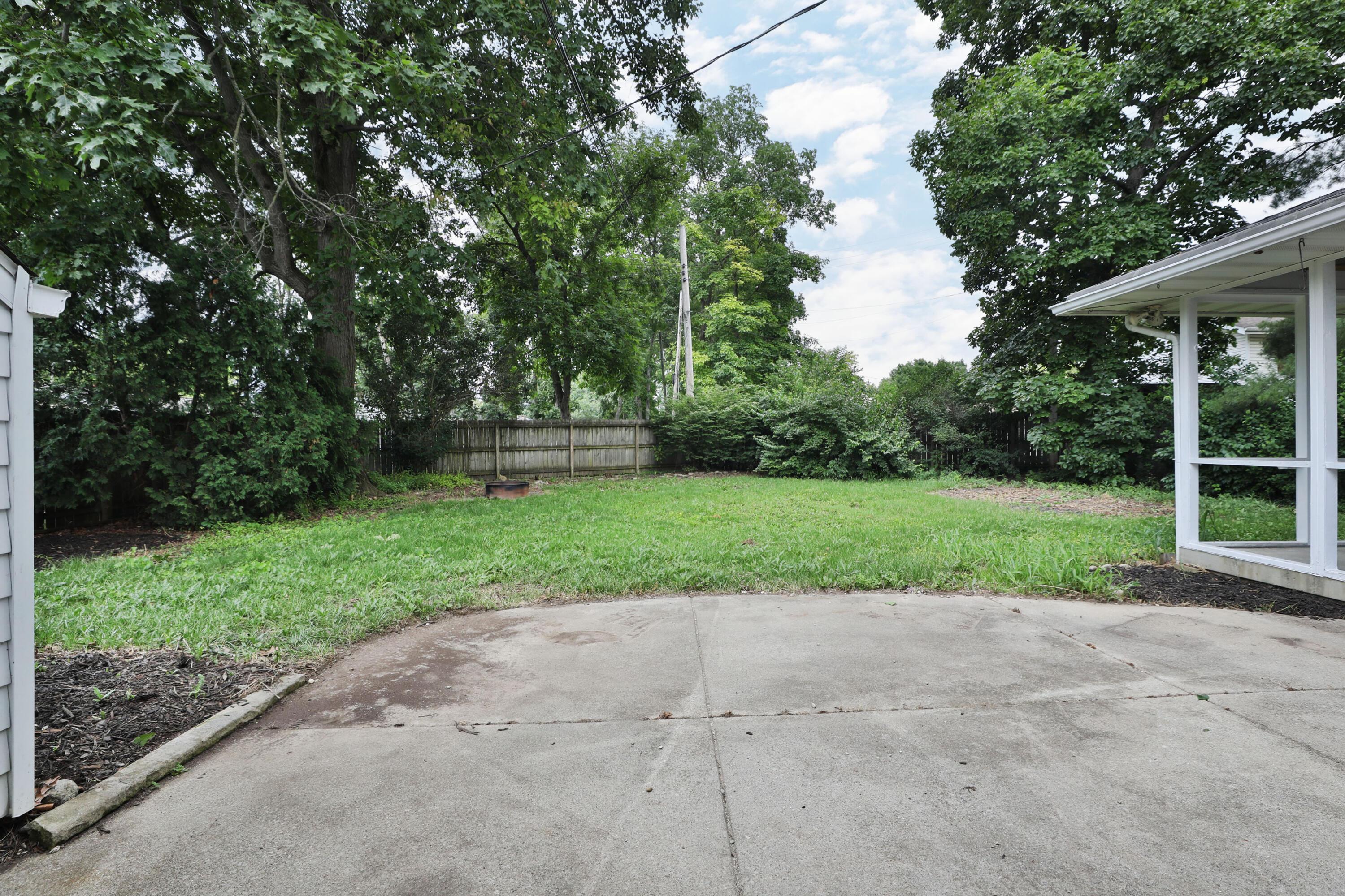 435 North Murray Hill Road Columbus, OH 43228 - Photo 31 of 33