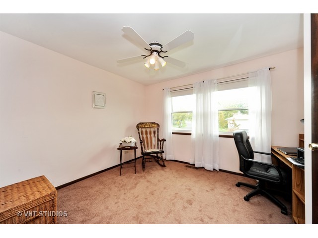 439 Weidner Road Buffalo Grove, IL 60089 - Photo 12 of 23 a workspace with a window