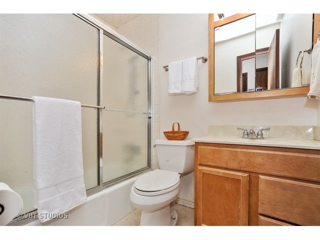 439 Weidner Road Buffalo Grove, IL 60089 - Photo 13 of 23 a bathroom with a toilet a sink and a shower