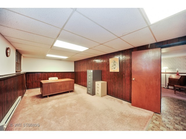 439 Weidner Road Buffalo Grove, IL 60089 - Photo 16 of 23 a room with furniture