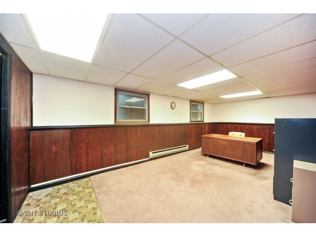439 Weidner Road Buffalo Grove, IL 60089 - Photo 17 of 23 a room with furniture and window