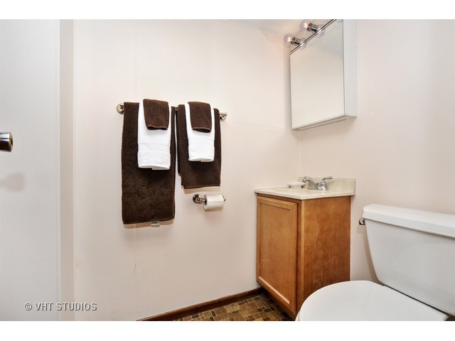 439 Weidner Road Buffalo Grove, IL 60089 - Photo 18 of 23 a bathroom with a toilet and a sink