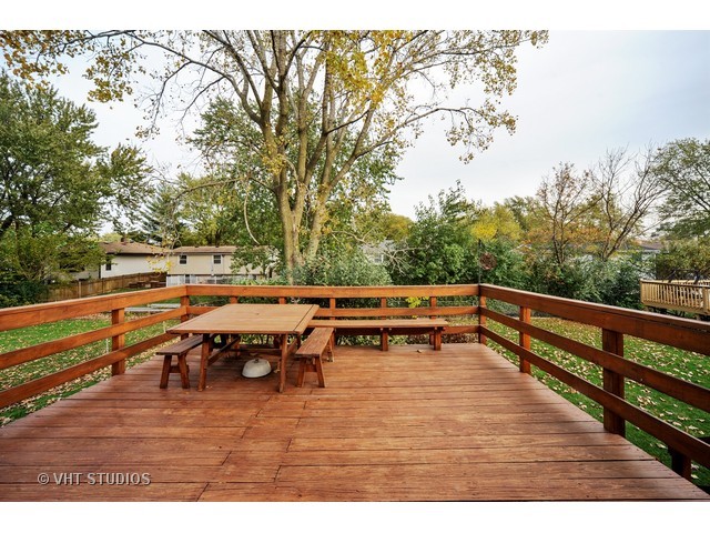 439 Weidner Road Buffalo Grove, IL 60089 - Photo 19 of 23 a view of outdoor space with seating