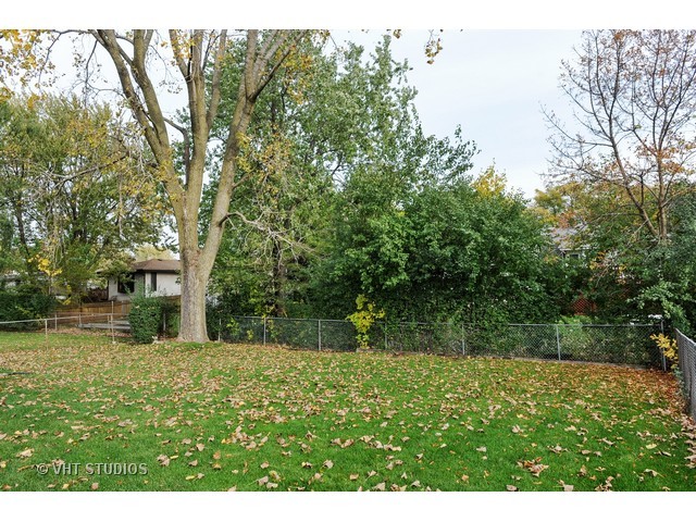 439 Weidner Road Buffalo Grove, IL 60089 - Photo 23 of 23 a view of a yard with a tree