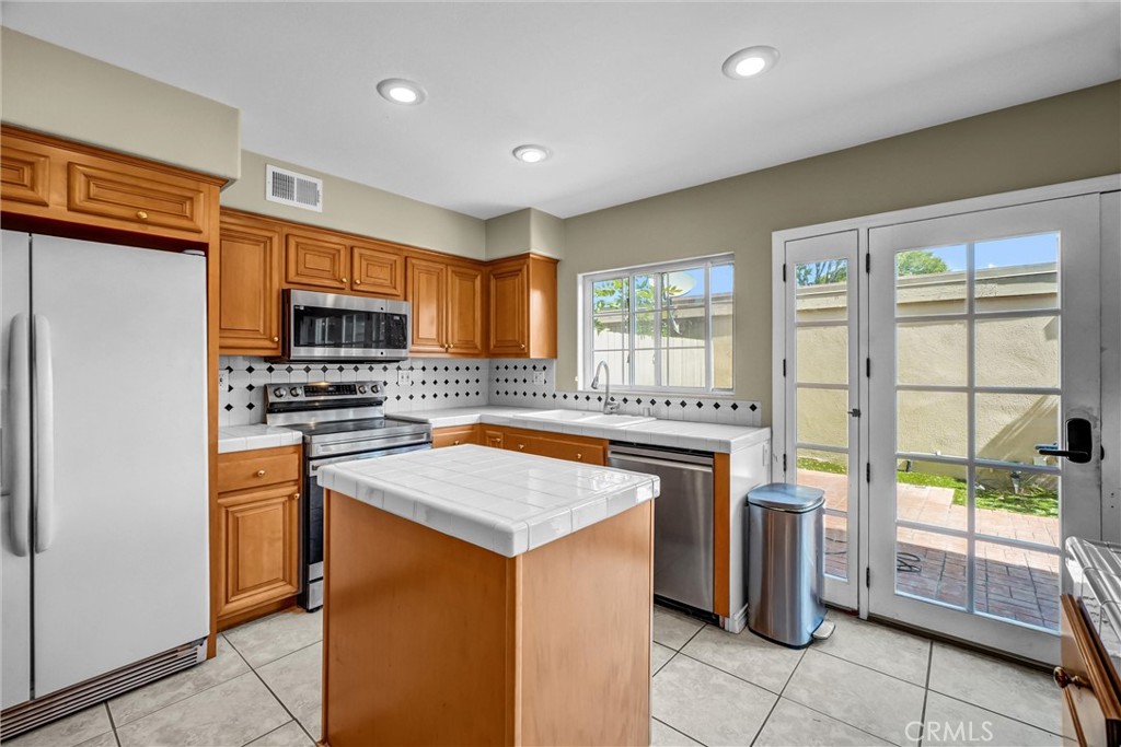 10462 Rio Grande Court Fountain Valley, CA 92708 - Photo 11 of 30
