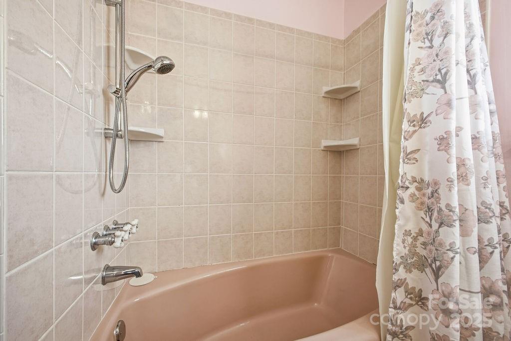 50 Huffman Road Asheville, NC 28806 - Photo 16 of 19 a bath tub sitting next to a shower