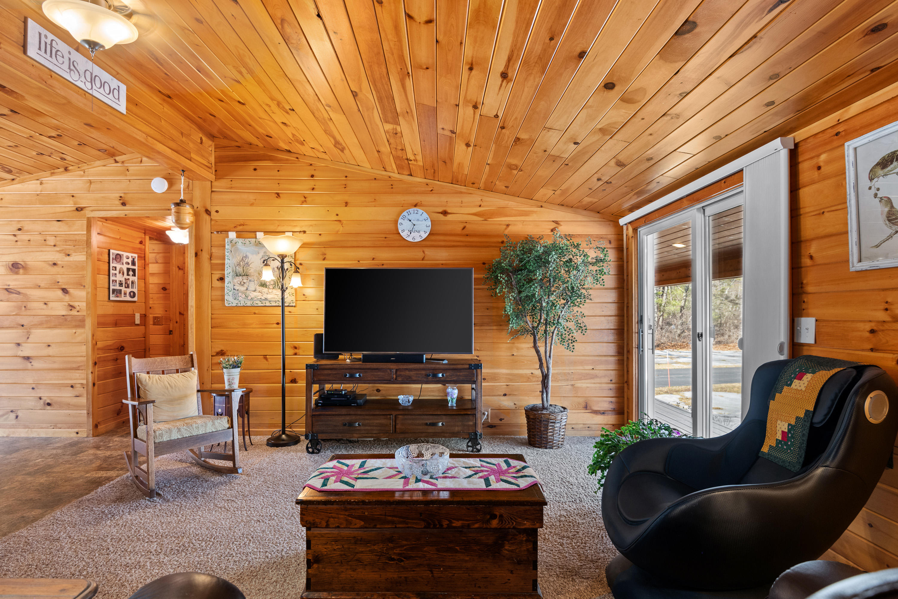 674 Webber Hill Road Kennebunk, ME 04043 - Photo 12 of 36 Living room